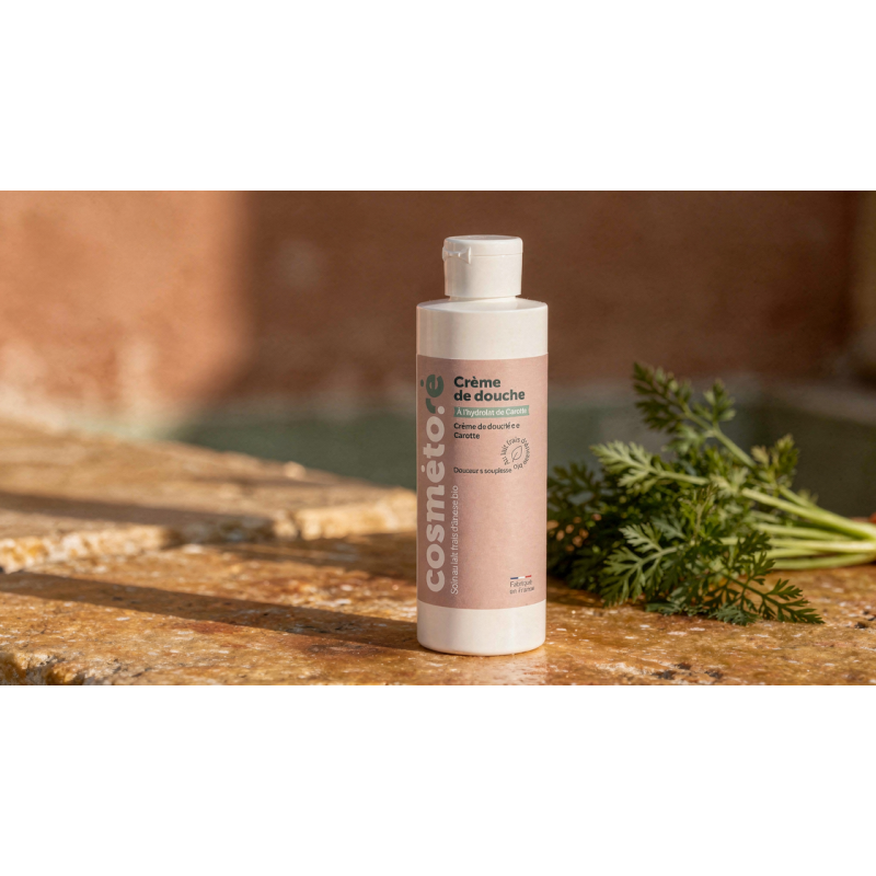 flacon vieux rose de creme de douche au lait d anesse sur bois clair ile de re