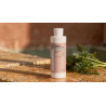 flacon vieux rose de creme de douche au lait d anesse sur bois clair ile de re