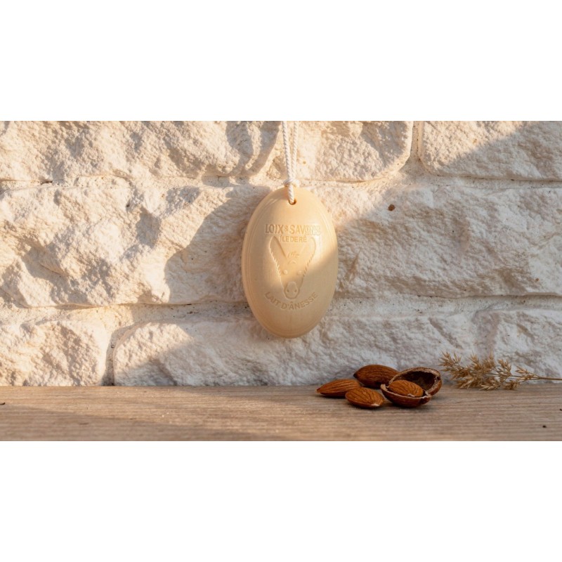 Savon surgras au lait d'ânesse frais bio, format 200g avec ficelle tressée