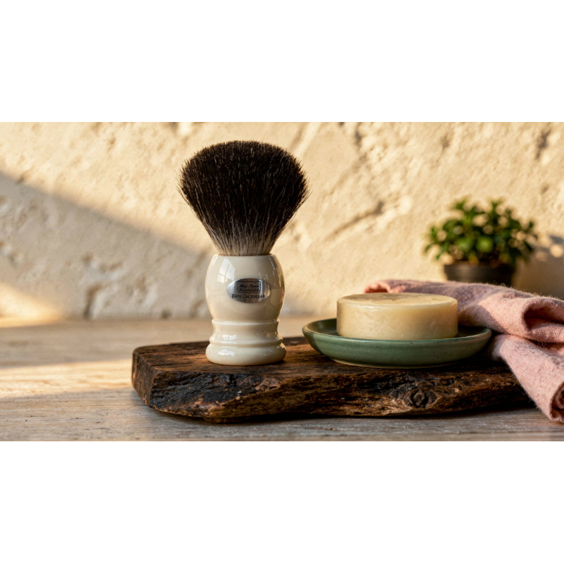 blaireau veritable poil de blaireau manche ivoire avec savon a barbe loix et savons ile de re