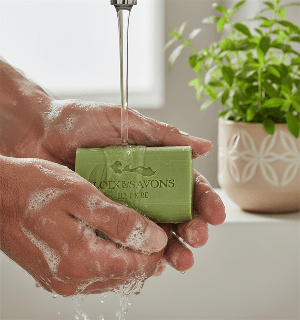 Mousse fraîche et abondante du savon verveine