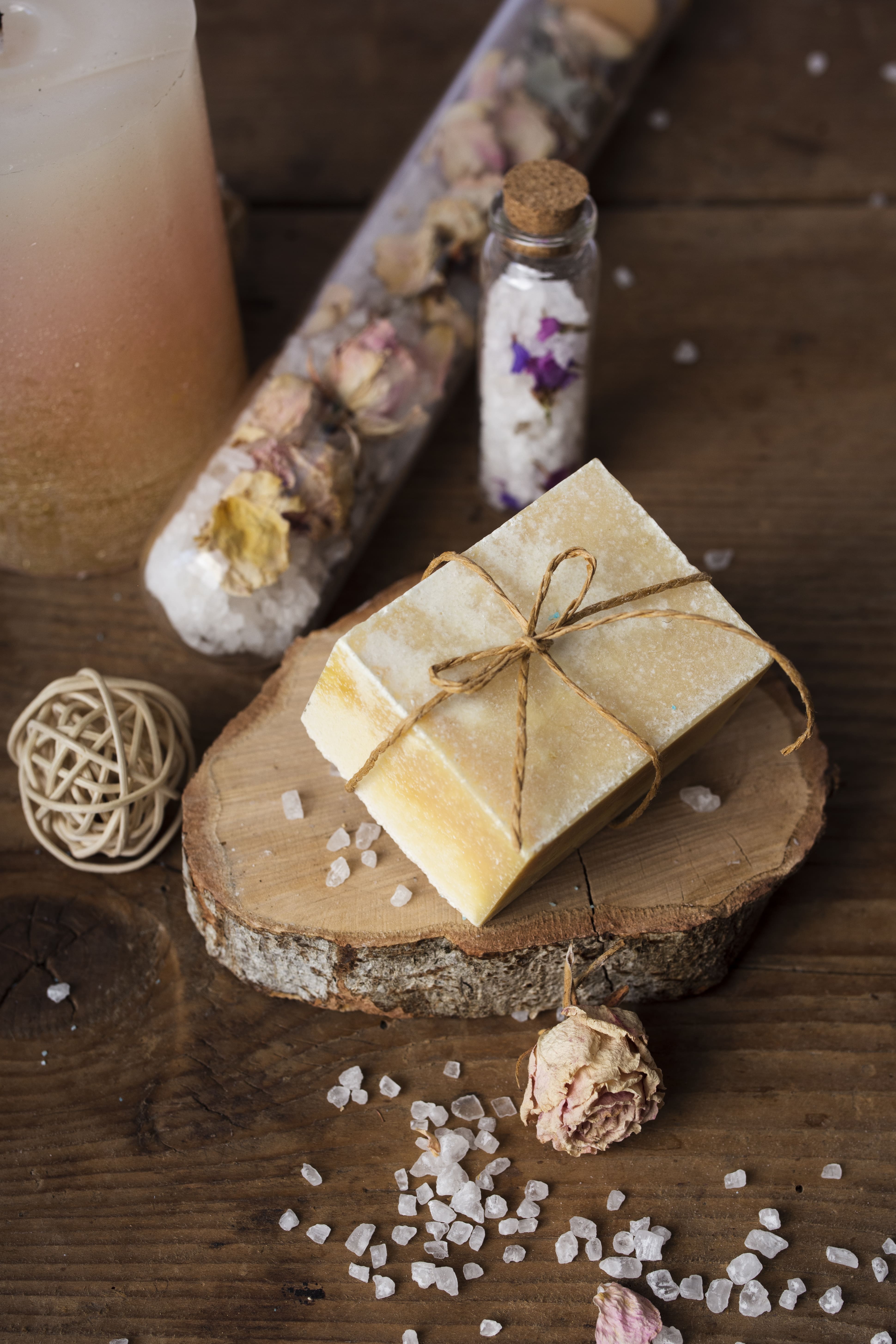 Savon au lait de chèvre, un allié pour votre peau sensible.