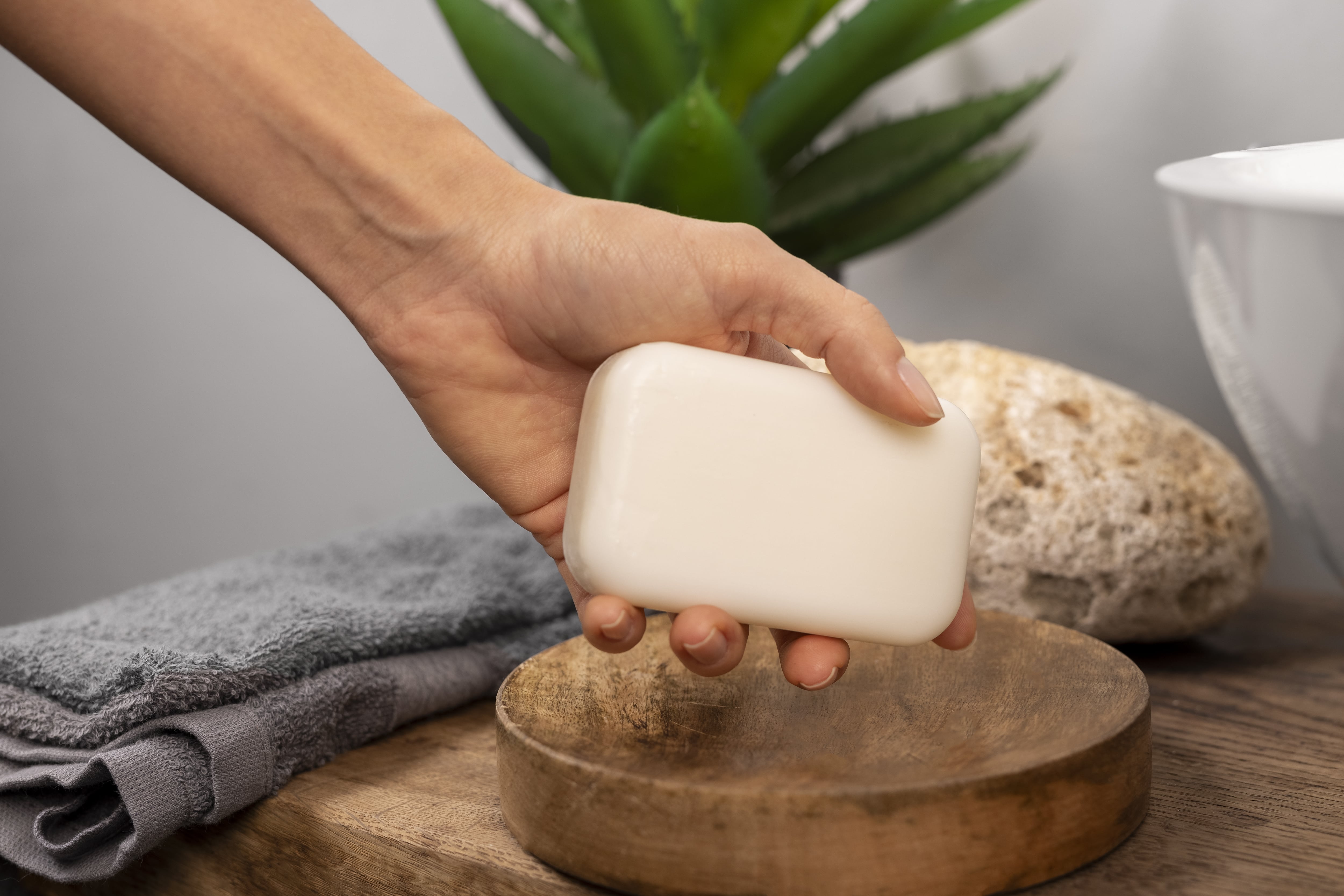 Découvrez notre savon au lait de chèvre pour une peau douce.