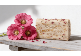 Savon à la rose trémière : bienfaits et conseils d'utilisation